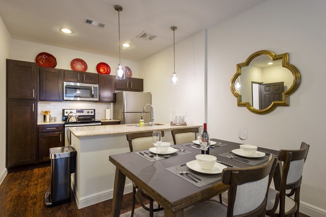 Building Photo - Townhomes at Lake Park