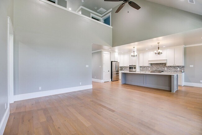 Foto del edificio - Luxurious 4 Bedroom, 4Bath Home — Marble Finishes, High-End Appliances AVAILABLE NOW!!!