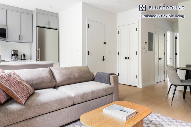 Building Photo - 227 S 4th St