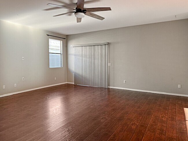 Foto del edificio - Solar makes this home a bargain!!