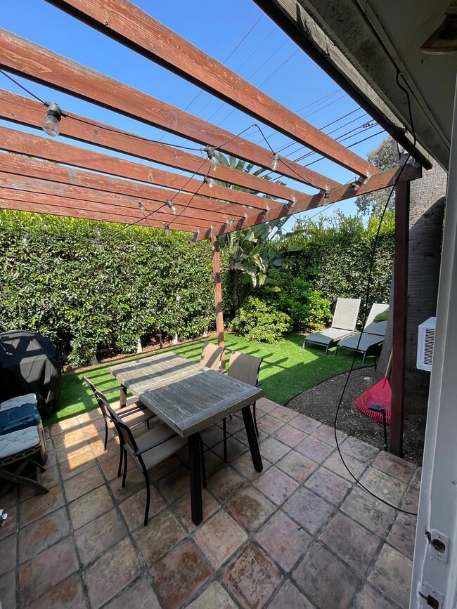 Patio - 1631 Michigan Ave