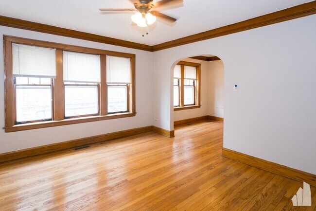 Foto del edificio - 3844 N Bernard St