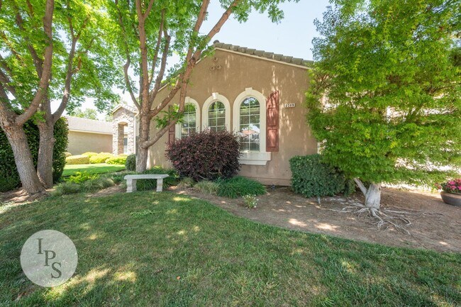 Building Photo - Charming 4BR/2BA Home in the Heart of Clovis Unified!