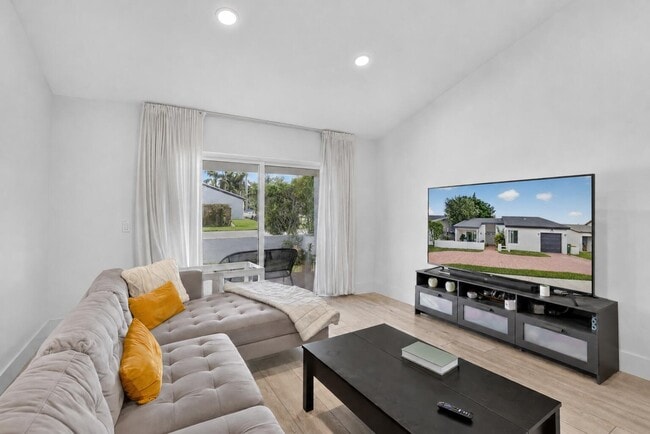 Foto del edificio - 16709 SW 5th Ct