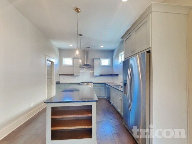 Foto del edificio - 1208 Hillwood Private Cove