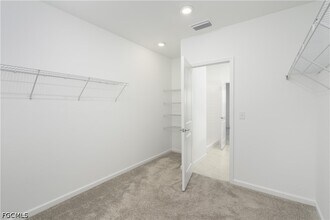 Building Photo - 42380 Cascade Dr