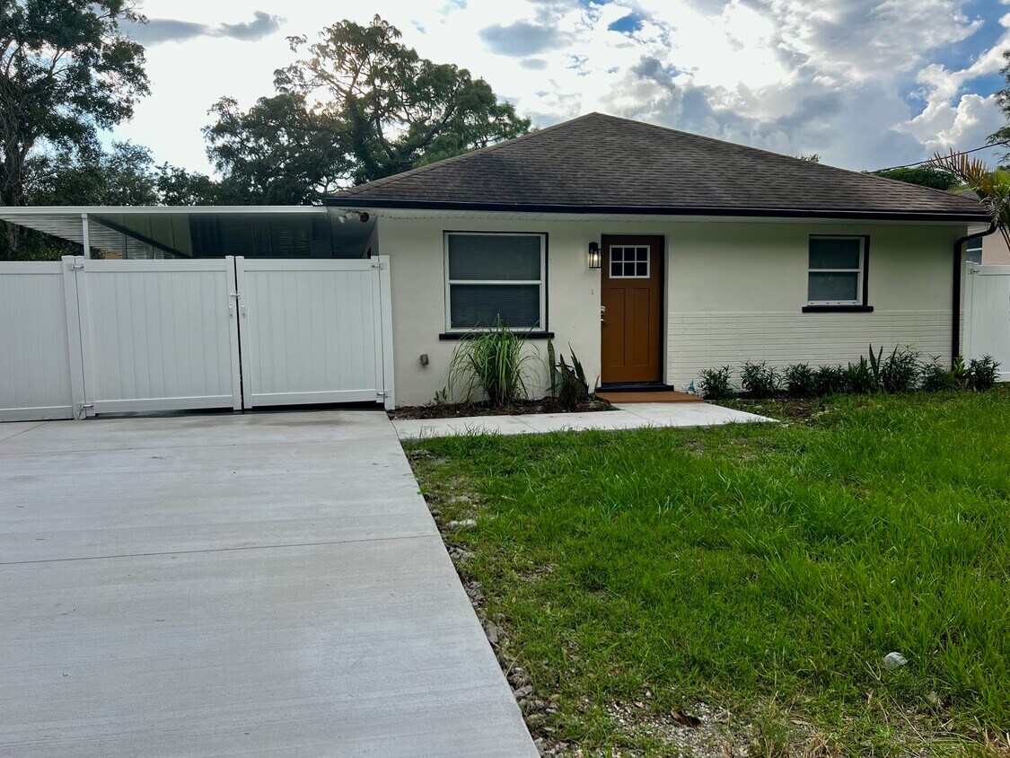 Primary Photo - 1774 Doncaster Rd
