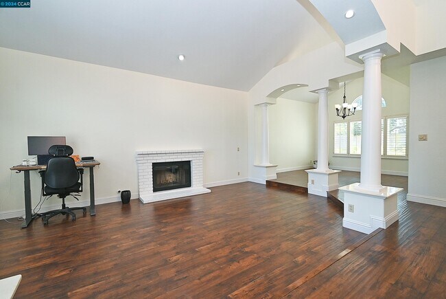 Foto del edificio - 816 Eastbrook Ct