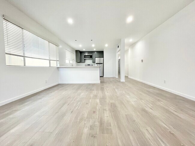 Building Photo - 1206 S Holt Ave