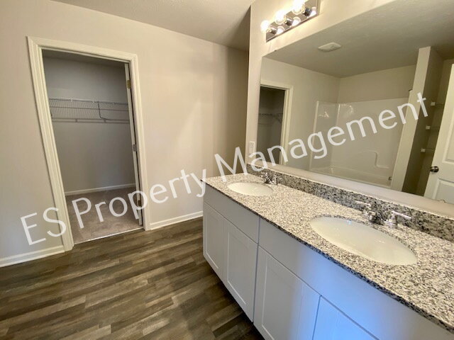 Foto del edificio - Gorgeous 5 Bedroom 3 Bathroom New Build in Muncie!