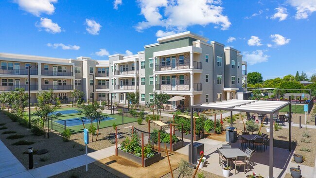 Foto del edificio - Mera Greenfield 55+ Active Adult