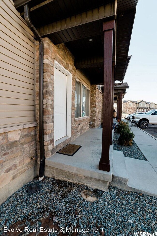 3 br, 1.5 bath House 1606 W 300 S 21 House for Rent in Vernal, UT