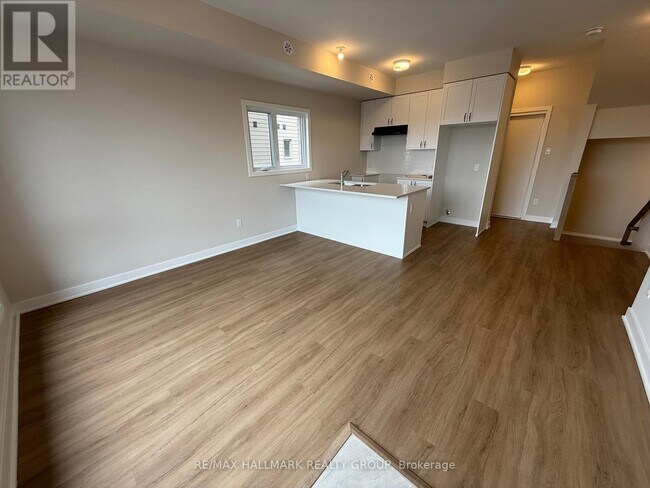 Building Photo - 300 Mishi Private