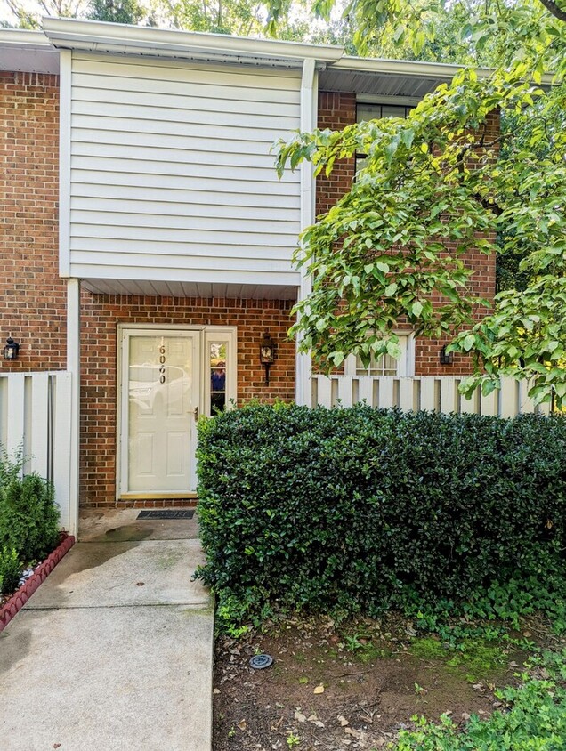 Foto principal - Two Bedroom Townhome For Rent in Norcross