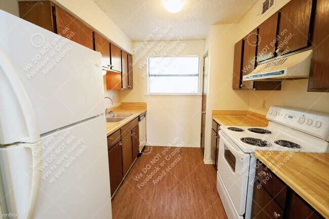 Foto del edificio - 2 br, 1.5 bath Townhome - 1322 Jasper Ave C C