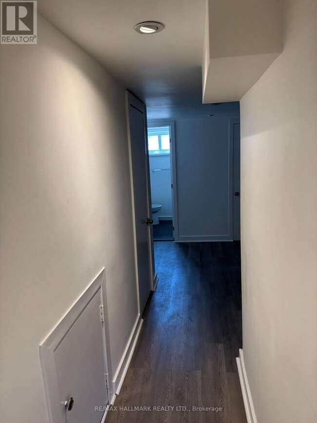 Building Photo - 596 Winona Dr