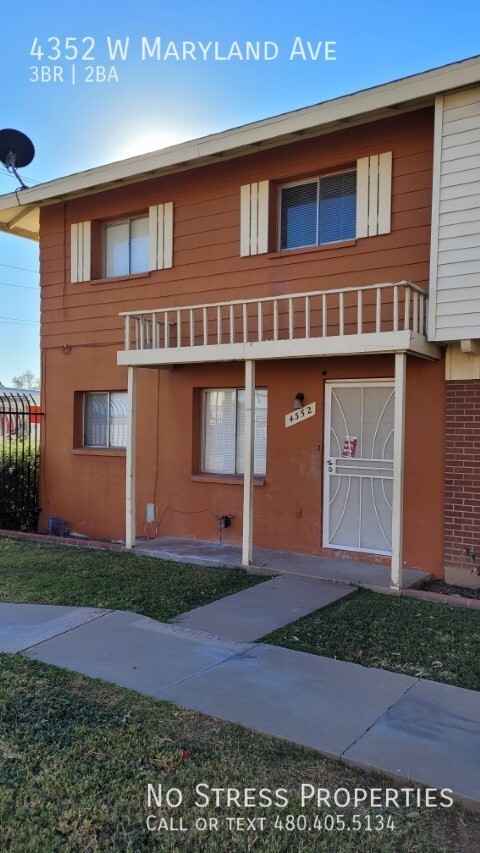 Foto del edificio - Remodeled 3 Bedroom Townhome off 43rd Ave ...