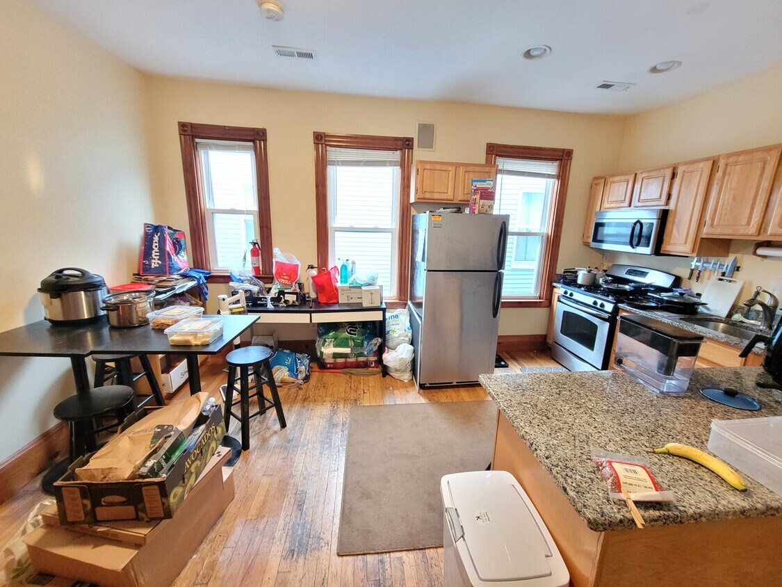 Primary Photo - 6 Carmel St