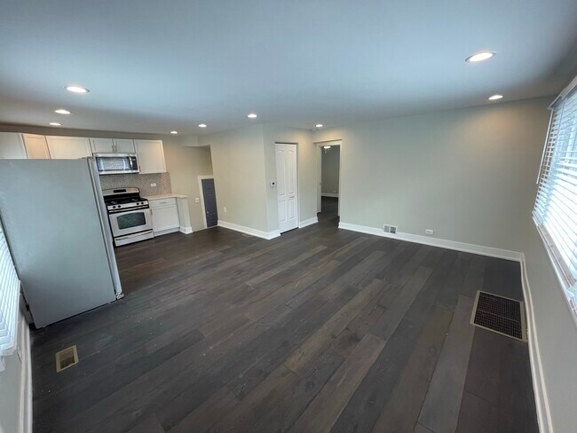 Building Photo - 10005 S Calhoun Ave