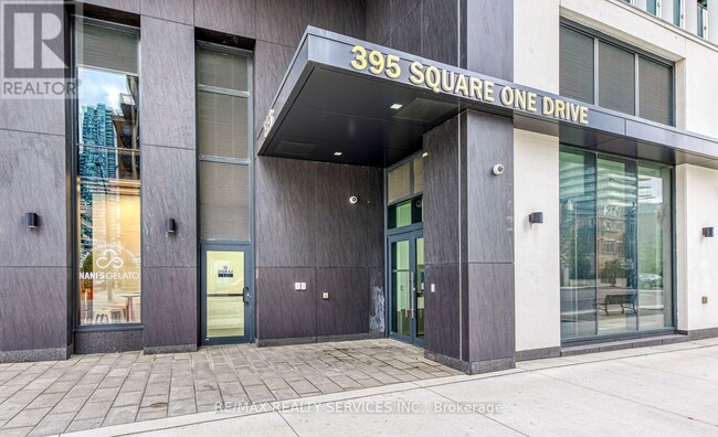 Photo du bâtiment - 395 Square One Dr
