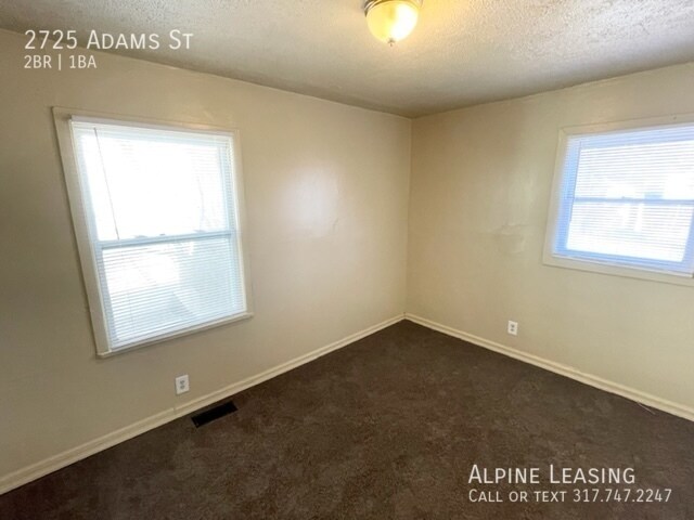 Building Photo - only a couple of blocks south of popular W...