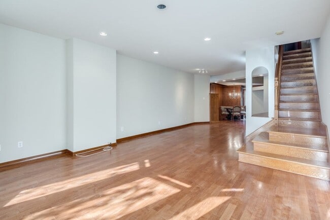 Spacious Three Bedroom Graduate Hospital Home w/ Roof Deck! - Spacious Three Bedroom Graduate Hospital Home w/ Roof Deck!