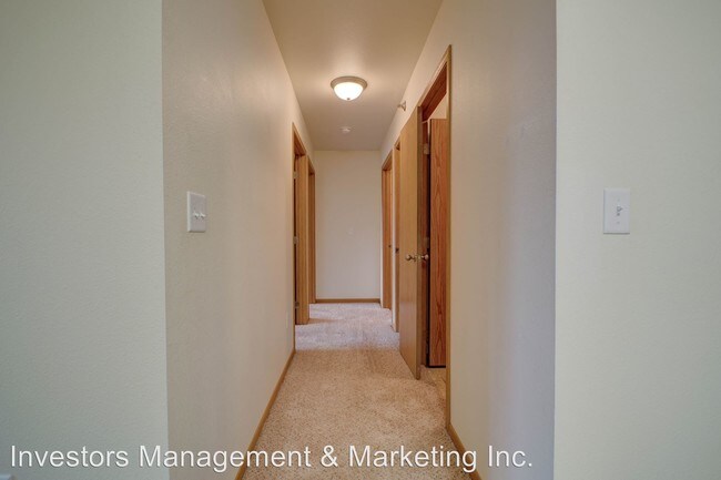Building Photo - 816 10th Ave NW