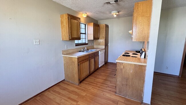 Foto del edificio - 819 Downing Pines Rd