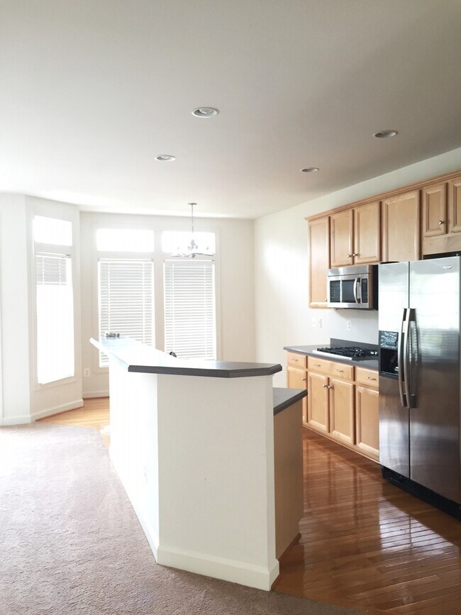Foto del edificio - Spacious Townhouse in the City!