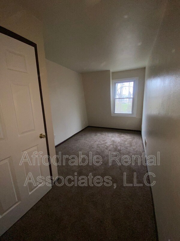 Primary Photo - 8951 N 95th St