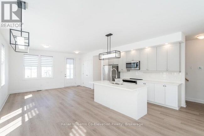 Building Photo - 4 Danielle Cres