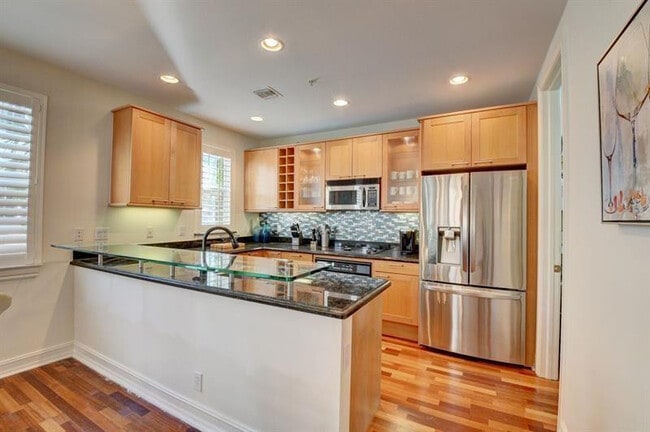 Building Photo - 306 E Mallory Cir