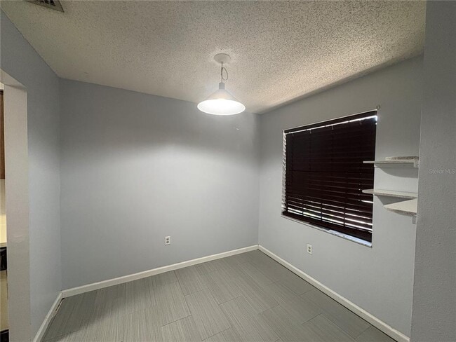 Building Photo - 411 Garden Dr