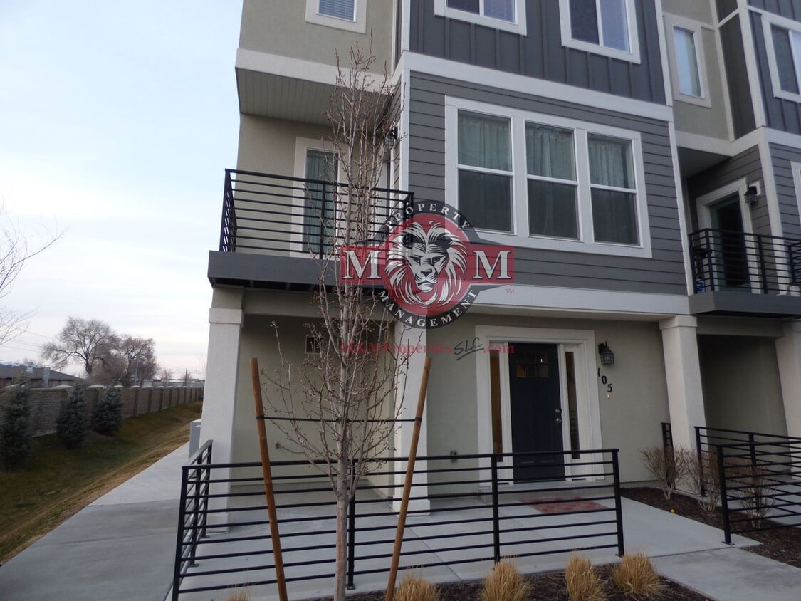 Foto principal - Great 3 Bd 2.5 Ba Townhome Rooftop Views
