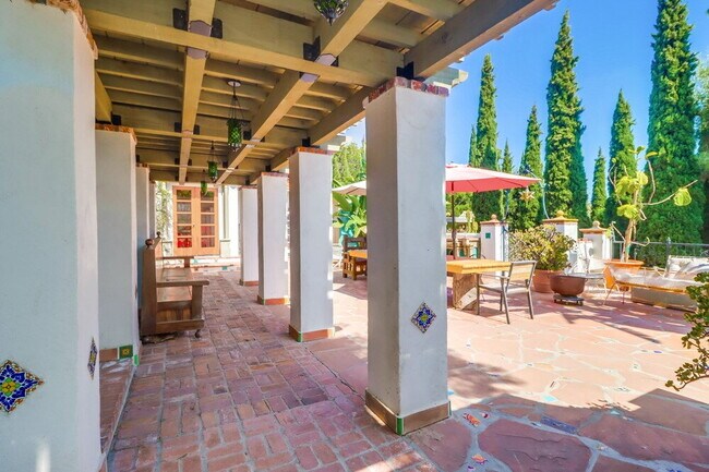 Foto del edificio - ROOM FOR RENT in beautiful Point Loma cust...
