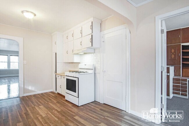 Building Photo - 1426 N Brookfield St