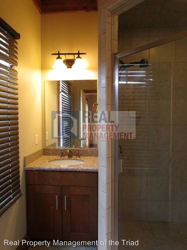 Foto del edificio - 2 br, 2 bath House - 445 McAdoo