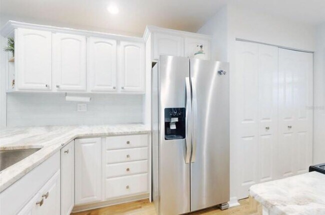 Foto del edificio - 454 Bouchelle Dr