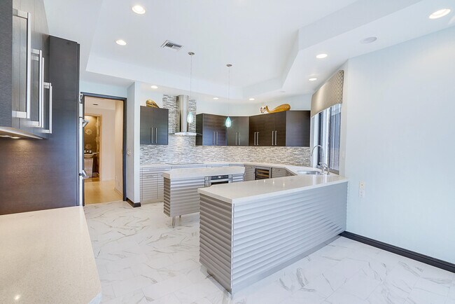Foto del edificio - 7156 Mandarin Dr