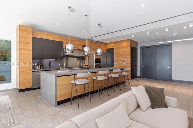 Foto del edificio - 2440 N Shore Terrace