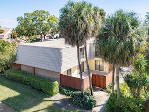 Building Photo - 1700 Embassy Dr