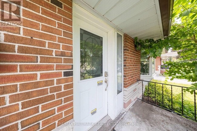 Building Photo - 1118 Athol St
