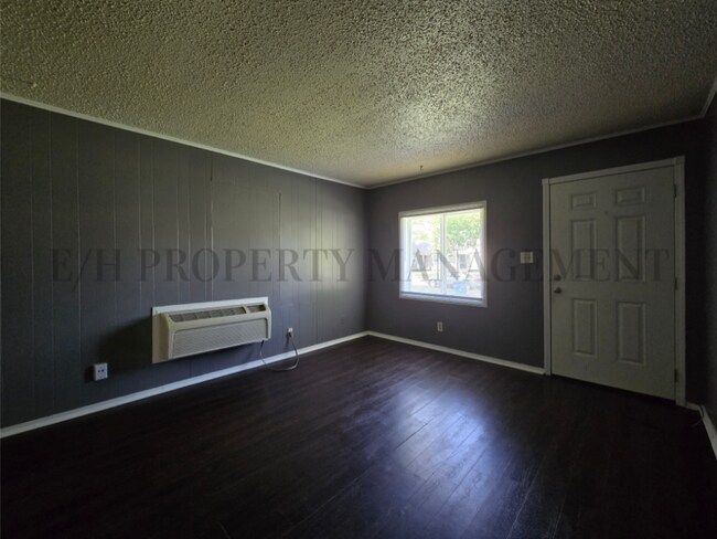 Building Photo - 810 S Terrace Dr