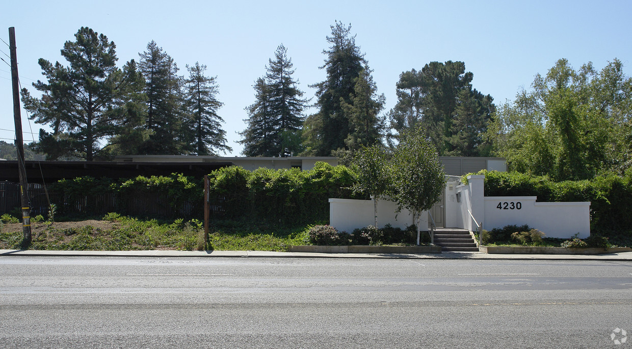Building Photo - Redwood Manor Apartments