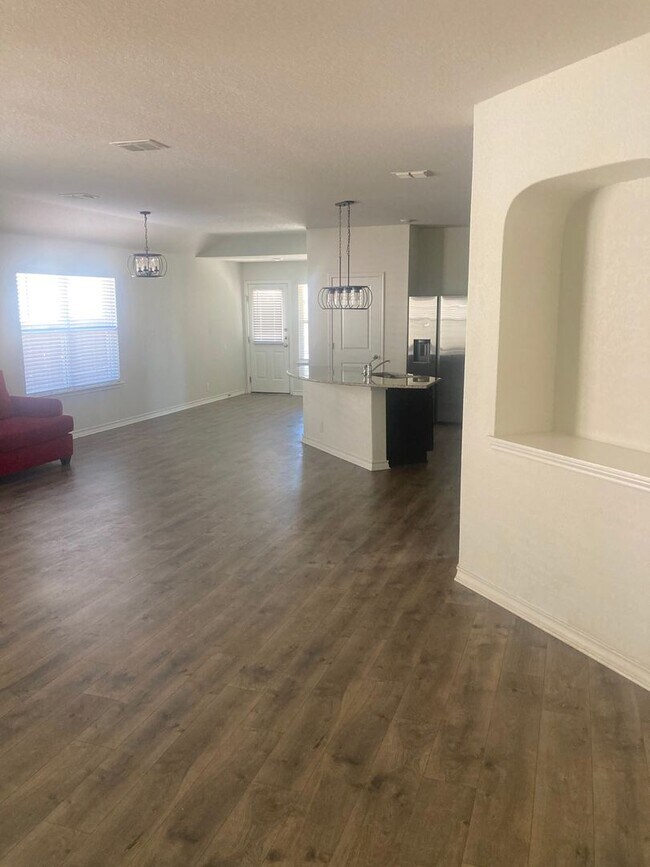 Foto del edificio - ZERO APPLICATION FEE FOR THIS STUNNING 4 BR, SINGLE STORY HOME!