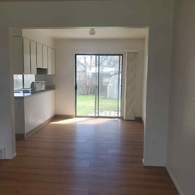 Foto del edificio - 3506 Stratton Dr