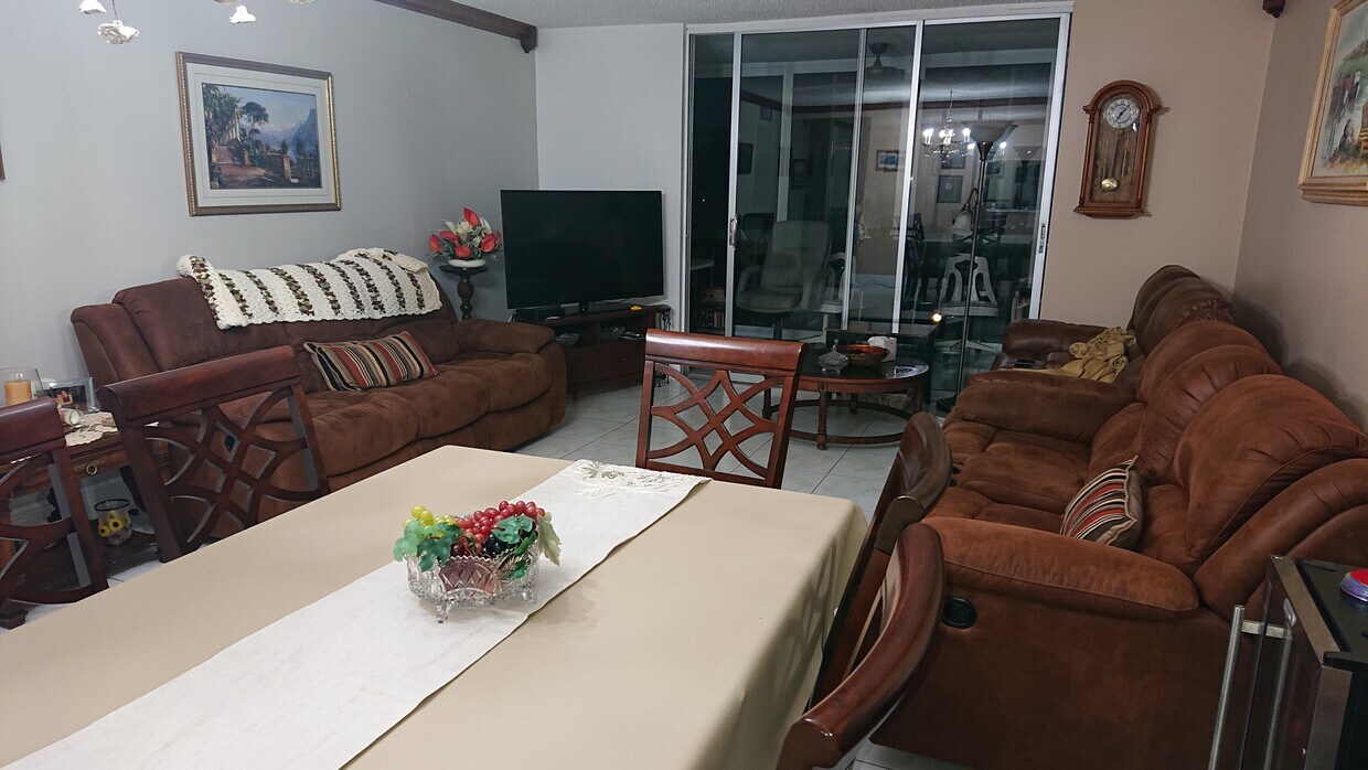 Foto del edificio - 400 NE 12th Ave