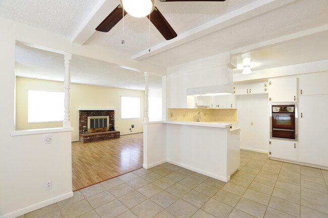 Foto del edificio - 650 Ridgeway Ln