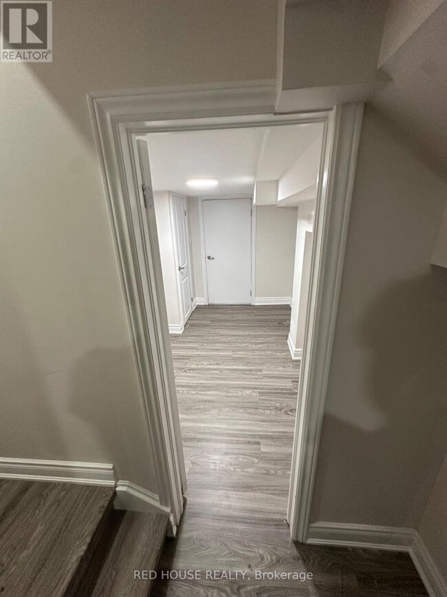 Photo du bâtiment - 1418 Wellwood Terrace