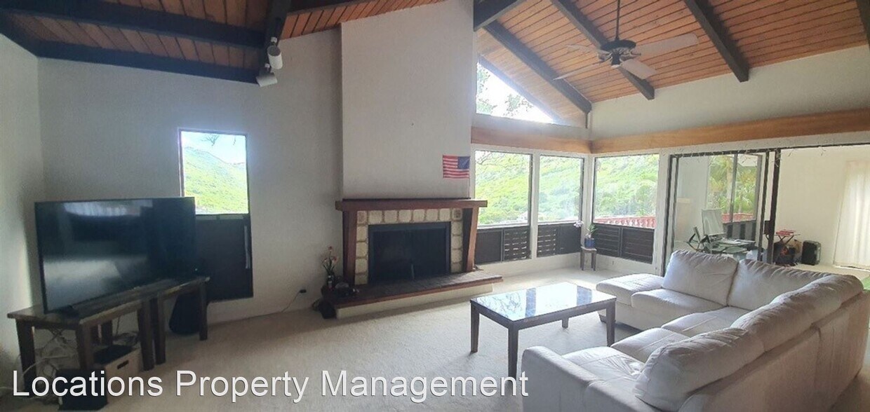Primary Photo - 4 br, 3 bath House - 989 Hahaione Street